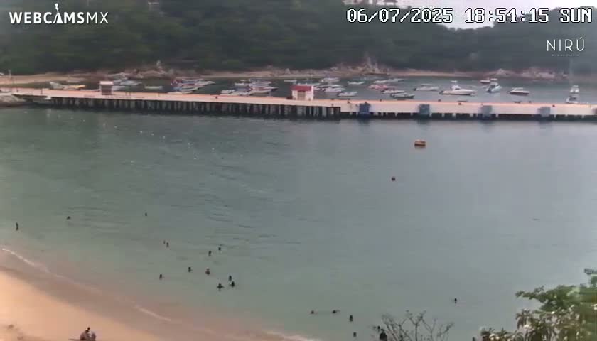 La Crucecita, Bahia Santa Cruz Huatulco Beach Live Cam - Santa Maria Huatulco, Oaxaca, Mexico