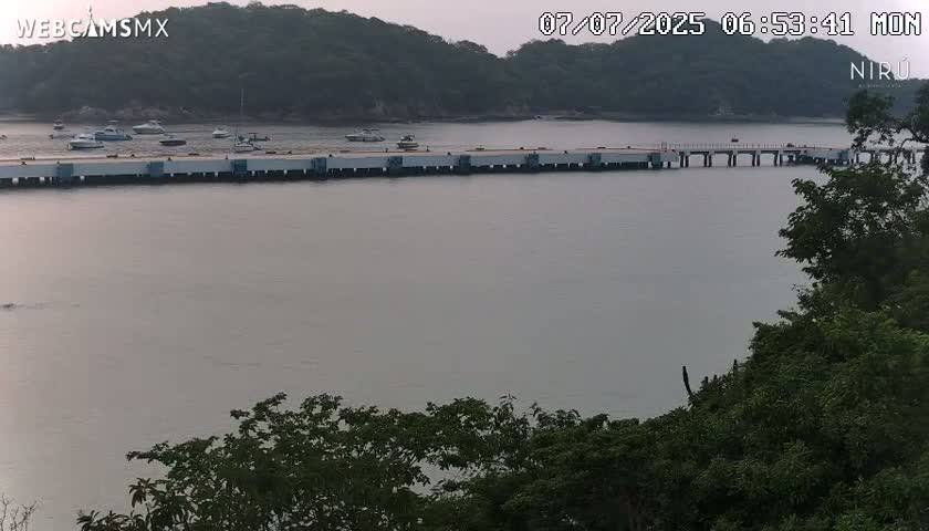 La Crucecita, Bahia Santa Cruz Huatulco Beach Live Cam - Santa Maria Huatulco, Oaxaca, Mexico