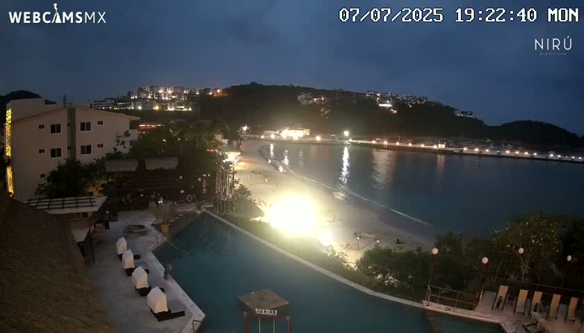 La Crucecita, Bahia Santa Cruz Huatulco Beach Live Cam - Santa Maria Huatulco, Oaxaca, Mexico