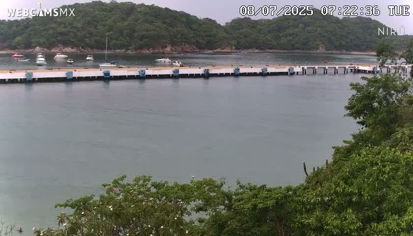 La Crucecita, Bahia Santa Cruz Huatulco Beach Live Cam - Santa Maria Huatulco, Oaxaca, Mexico