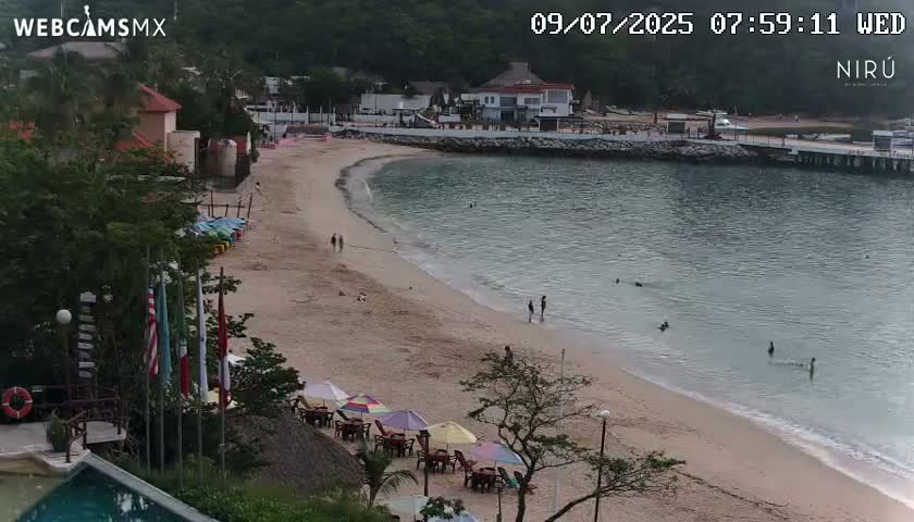 La Crucecita, Bahia Santa Cruz Huatulco Beach Live Cam - Santa Maria Huatulco, Oaxaca, Mexico
