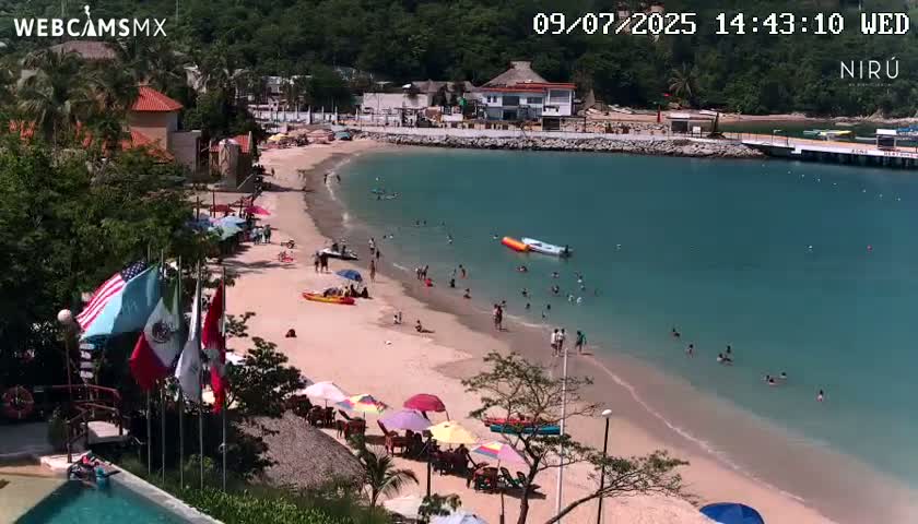 La Crucecita, Bahia Santa Cruz Huatulco Beach Live Cam - Santa Maria Huatulco, Oaxaca, Mexico