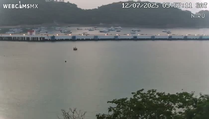 La Crucecita, Bahia Santa Cruz Huatulco Beach Live Cam - Santa Maria Huatulco, Oaxaca, Mexico