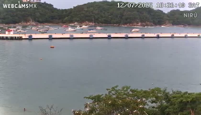 La Crucecita, Bahia Santa Cruz Huatulco Beach Live Cam - Santa Maria Huatulco, Oaxaca, Mexico