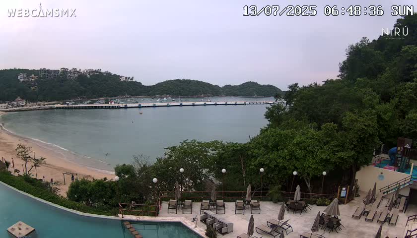 La Crucecita, Bahia Santa Cruz Huatulco Beach Live Cam - Santa Maria Huatulco, Oaxaca, Mexico