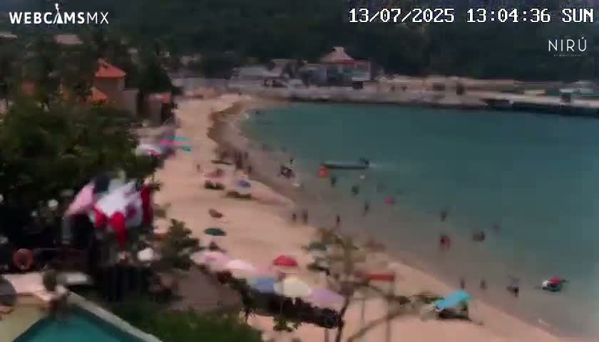 La Crucecita, Bahia Santa Cruz Huatulco Beach Live Cam - Santa Maria Huatulco, Oaxaca, Mexico