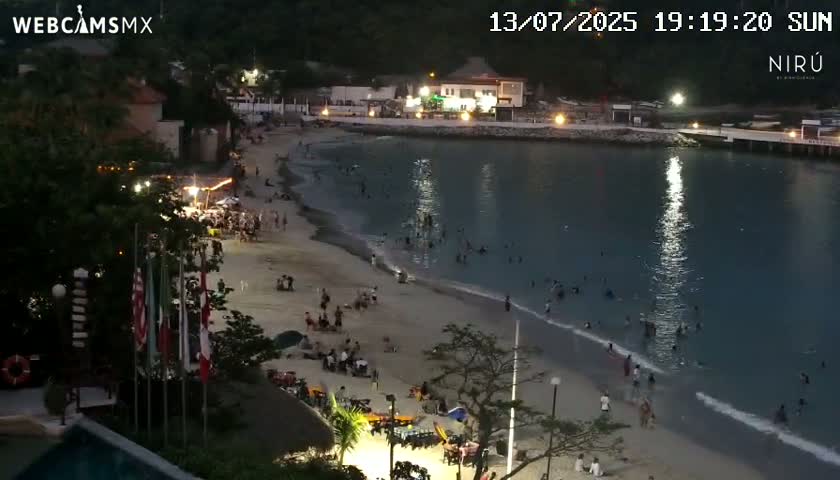 La Crucecita, Bahia Santa Cruz Huatulco Beach Live Cam - Santa Maria Huatulco, Oaxaca, Mexico