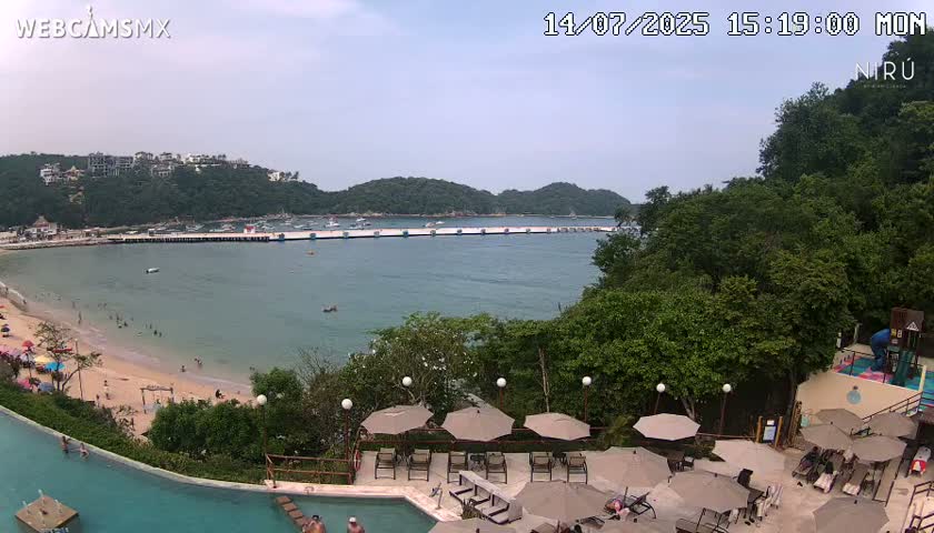 La Crucecita, Bahia Santa Cruz Huatulco Beach Live Cam - Santa Maria Huatulco, Oaxaca, Mexico