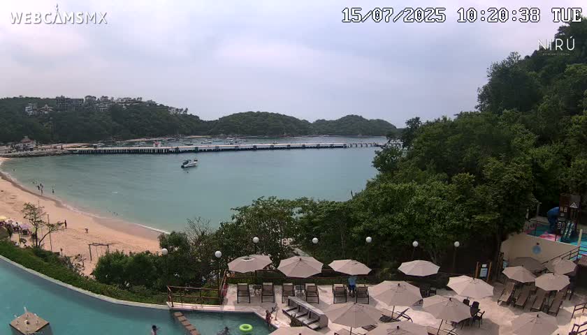 La Crucecita, Bahia Santa Cruz Huatulco Beach Live Cam - Santa Maria Huatulco, Oaxaca, Mexico