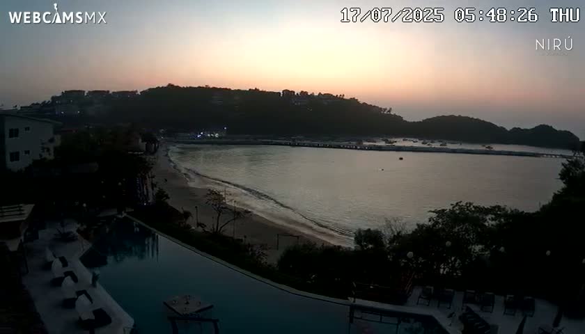 La Crucecita, Bahia Santa Cruz Huatulco Beach Live Cam - Santa Maria Huatulco, Oaxaca, Mexico