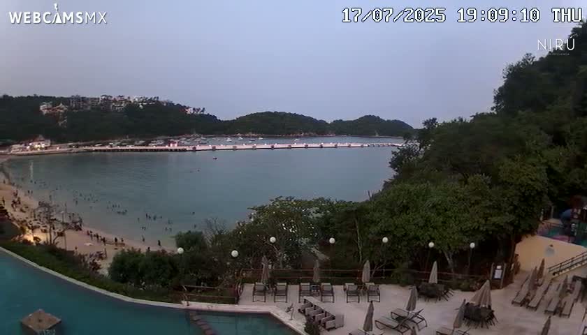 La Crucecita, Bahia Santa Cruz Huatulco Beach Live Cam - Santa Maria Huatulco, Oaxaca, Mexico