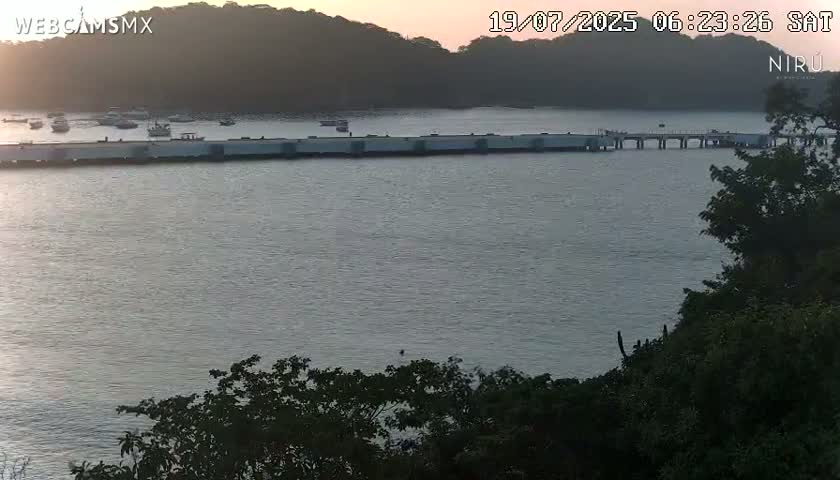La Crucecita, Bahia Santa Cruz Huatulco Beach Live Cam - Santa Maria Huatulco, Oaxaca, Mexico
