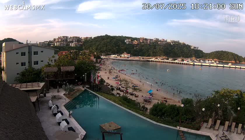 La Crucecita, Bahia Santa Cruz Huatulco Beach Live Cam - Santa Maria Huatulco, Oaxaca, Mexico