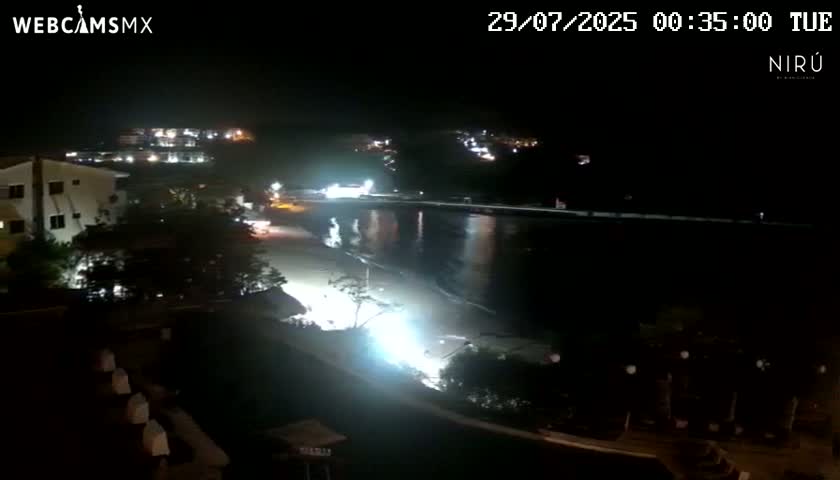 La Crucecita, Bahia Santa Cruz Huatulco Beach Live Cam - Santa Maria Huatulco, Oaxaca, Mexico
