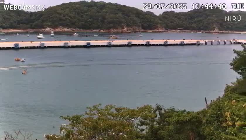 La Crucecita, Bahia Santa Cruz Huatulco Beach Live Cam - Santa Maria Huatulco, Oaxaca, Mexico