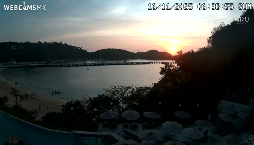 La Crucecita, Bahia Santa Cruz Huatulco Beach Live Cam - Santa Maria Huatulco, Oaxaca, Mexico