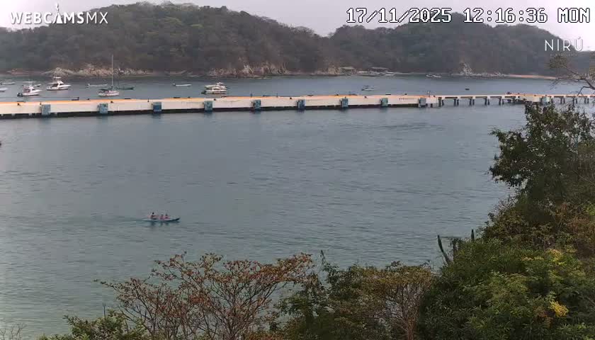 La Crucecita, Bahia Santa Cruz Huatulco Beach Live Cam - Santa Maria Huatulco, Oaxaca, Mexico