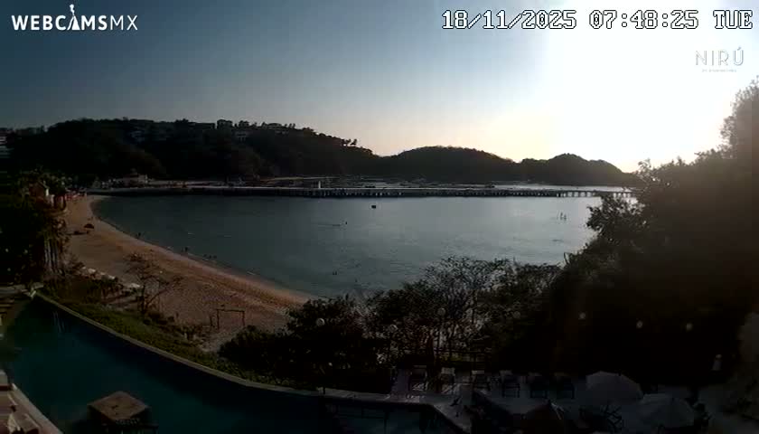 La Crucecita, Bahia Santa Cruz Huatulco Beach Live Cam - Santa Maria Huatulco, Oaxaca, Mexico