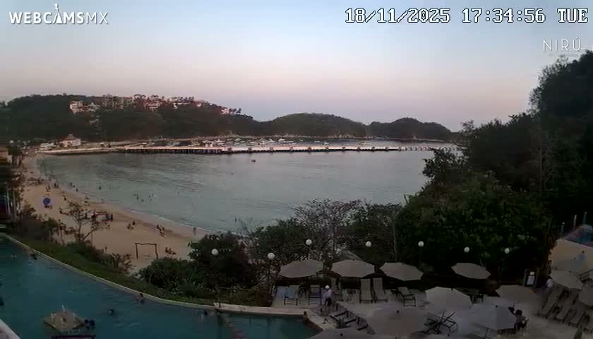 La Crucecita, Bahia Santa Cruz Huatulco Beach Live Cam - Santa Maria Huatulco, Oaxaca, Mexico