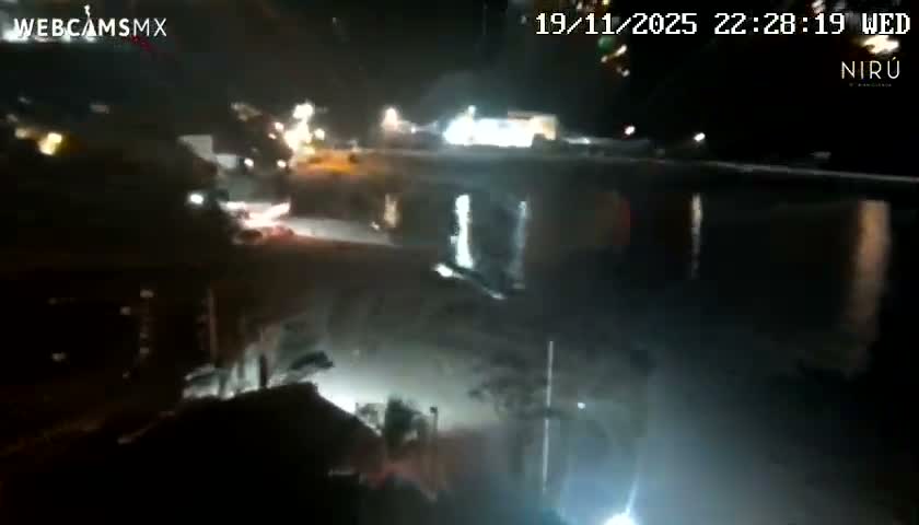 La Crucecita, Bahia Santa Cruz Huatulco Beach Live Cam - Santa Maria Huatulco, Oaxaca, Mexico