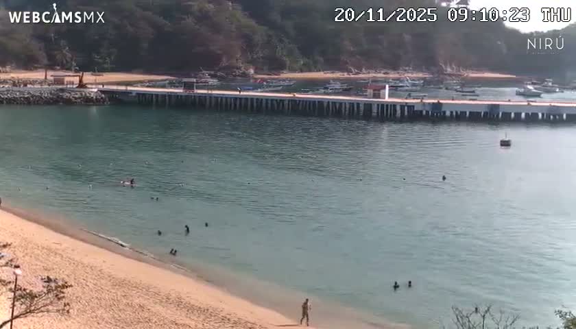 La Crucecita, Bahia Santa Cruz Huatulco Beach Live Cam - Santa Maria Huatulco, Oaxaca, Mexico