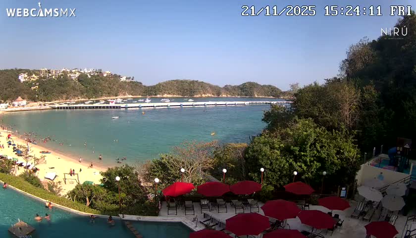 La Crucecita, Bahia Santa Cruz Huatulco Beach Live Cam - Santa Maria Huatulco, Oaxaca, Mexico