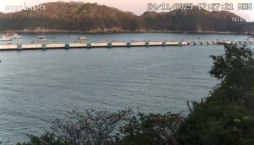 La Crucecita, Bahia Santa Cruz Huatulco Beach Live Cam - Santa Maria Huatulco, Oaxaca, Mexico