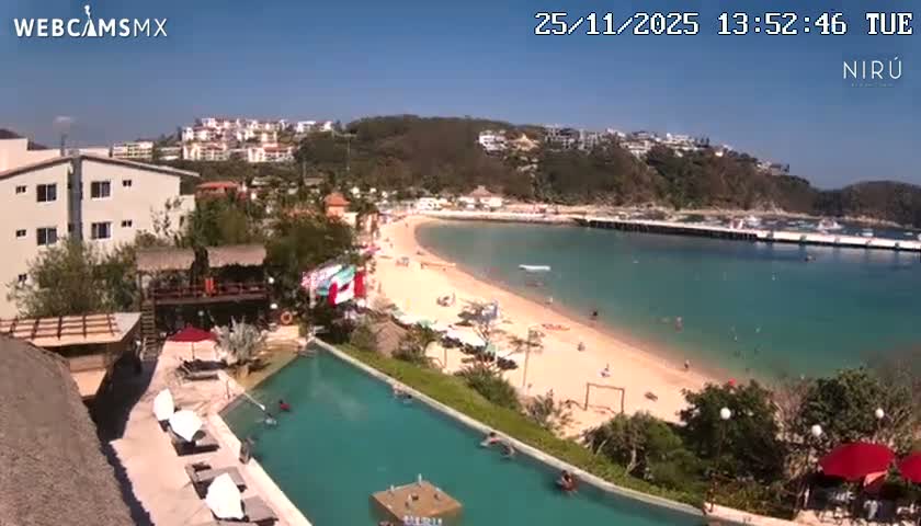 La Crucecita, Bahia Santa Cruz Huatulco Beach Live Cam - Santa Maria Huatulco, Oaxaca, Mexico