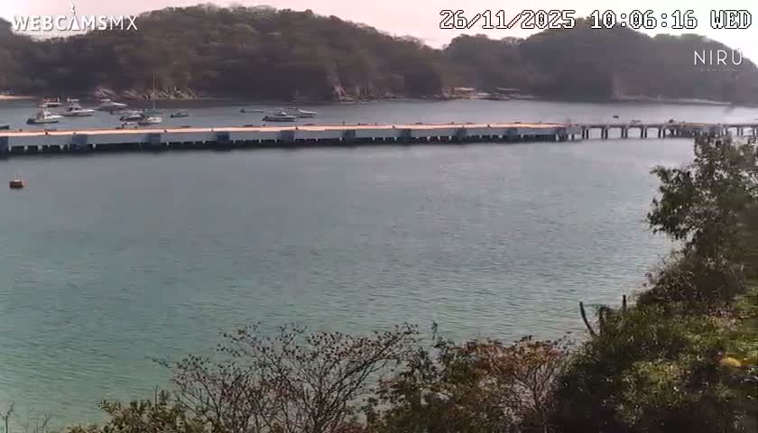 La Crucecita, Bahia Santa Cruz Huatulco Beach Live Cam - Santa Maria Huatulco, Oaxaca, Mexico