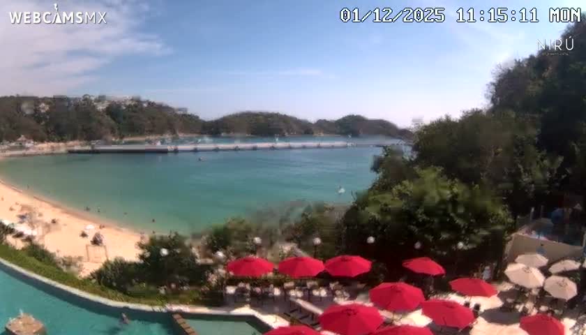 La Crucecita, Bahia Santa Cruz Huatulco Beach Live Cam - Santa Maria Huatulco, Oaxaca, Mexico
