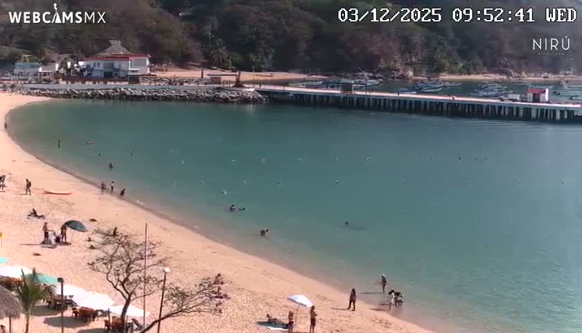 La Crucecita, Bahia Santa Cruz Huatulco Beach Live Cam - Santa Maria Huatulco, Oaxaca, Mexico