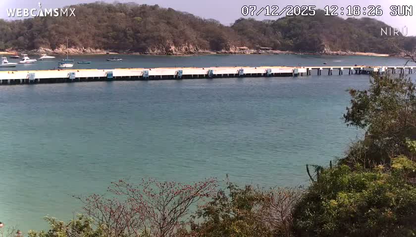 La Crucecita, Bahia Santa Cruz Huatulco Beach Live Cam - Santa Maria Huatulco, Oaxaca, Mexico