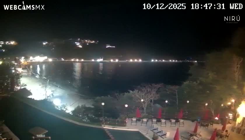 La Crucecita, Bahia Santa Cruz Huatulco Beach Live Cam - Santa Maria Huatulco, Oaxaca, Mexico