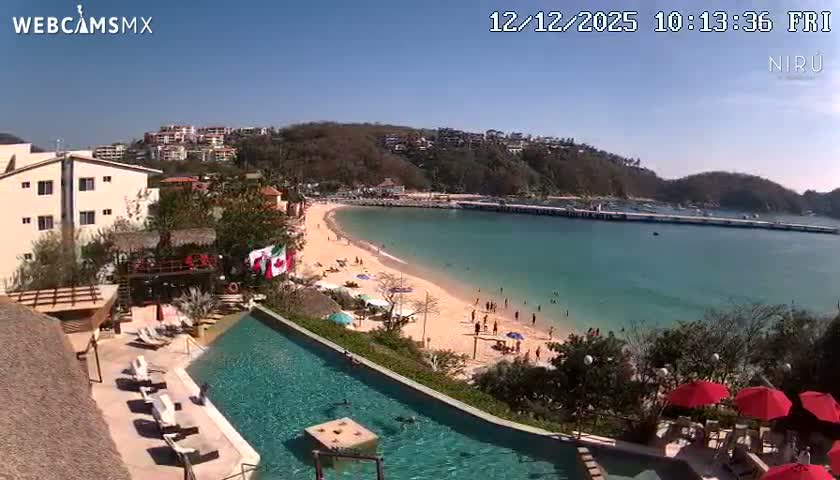 La Crucecita, Bahia Santa Cruz Huatulco Beach Live Cam - Santa Maria Huatulco, Oaxaca, Mexico