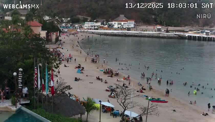 La Crucecita, Bahia Santa Cruz Huatulco Beach Live Cam - Santa Maria Huatulco, Oaxaca, Mexico
