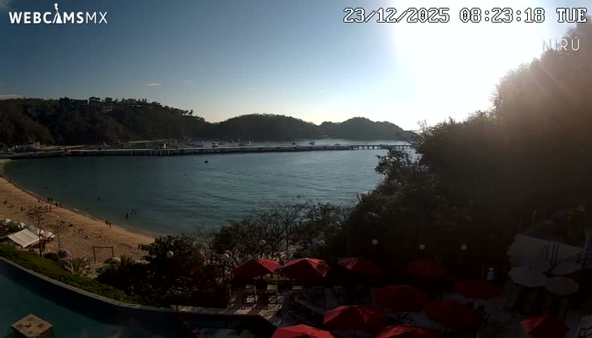 La Crucecita, Bahia Santa Cruz Huatulco Beach Live Cam - Santa Maria Huatulco, Oaxaca, Mexico