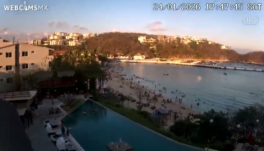 La Crucecita, Bahia Santa Cruz Huatulco Beach Live Cam - Santa Maria Huatulco, Oaxaca, Mexico