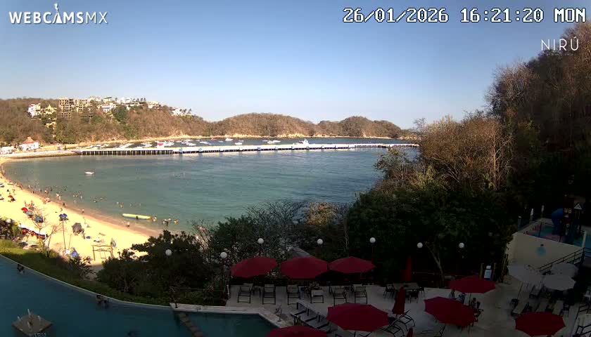 La Crucecita, Bahia Santa Cruz Huatulco Beach Live Cam - Santa Maria Huatulco, Oaxaca, Mexico