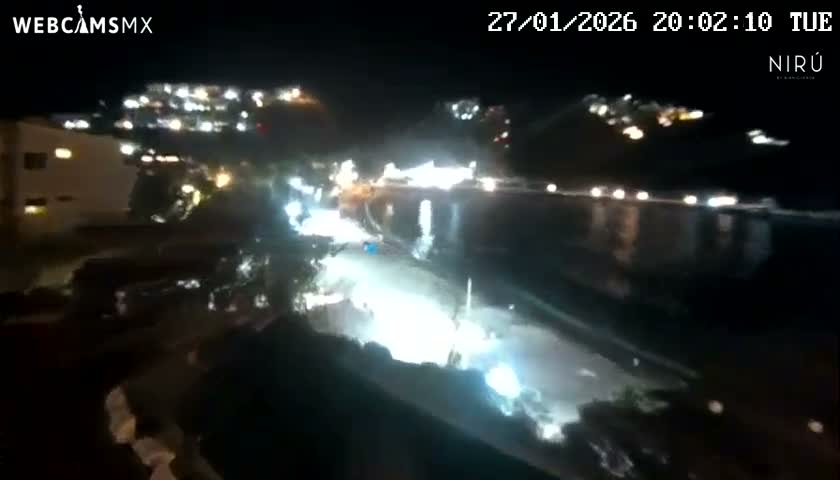 La Crucecita, Bahia Santa Cruz Huatulco Beach Live Cam - Santa Maria Huatulco, Oaxaca, Mexico