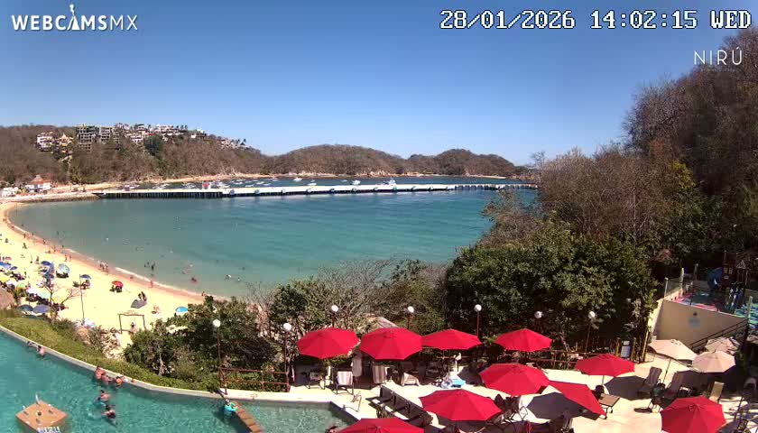 La Crucecita, Bahia Santa Cruz Huatulco Beach Live Cam - Santa Maria Huatulco, Oaxaca, Mexico