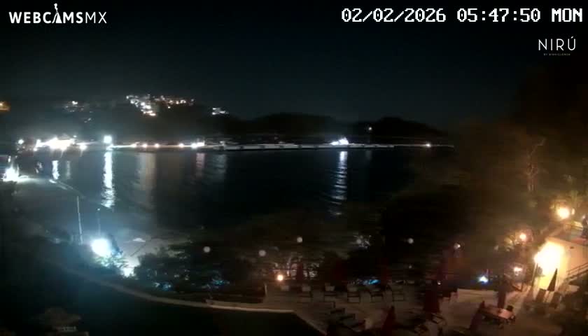 La Crucecita, Bahia Santa Cruz Huatulco Beach Live Cam - Santa Maria Huatulco, Oaxaca, Mexico