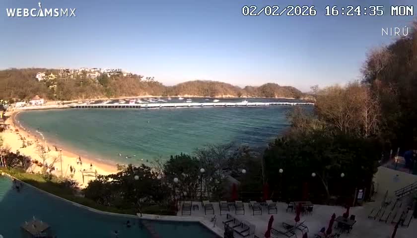 La Crucecita, Bahia Santa Cruz Huatulco Beach Live Cam - Santa Maria Huatulco, Oaxaca, Mexico
