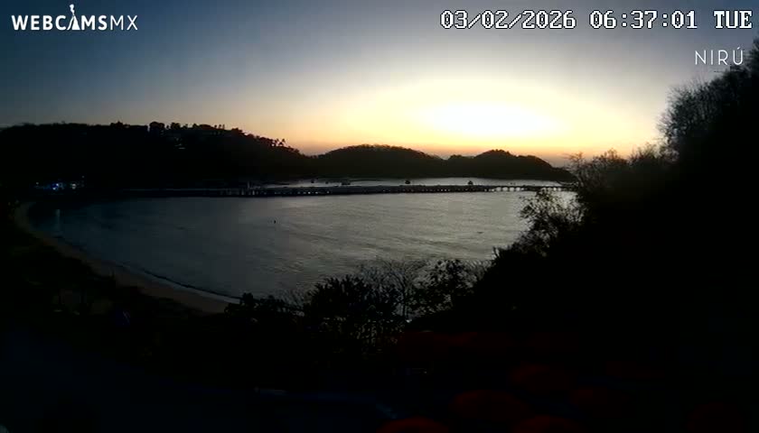 La Crucecita, Bahia Santa Cruz Huatulco Beach Live Cam - Santa Maria Huatulco, Oaxaca, Mexico