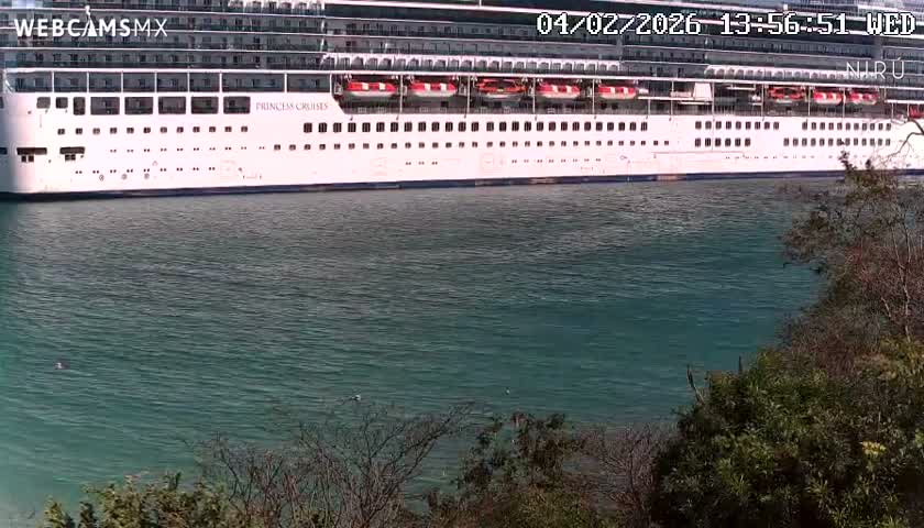 La Crucecita, Bahia Santa Cruz Huatulco Beach Live Cam - Santa Maria Huatulco, Oaxaca, Mexico