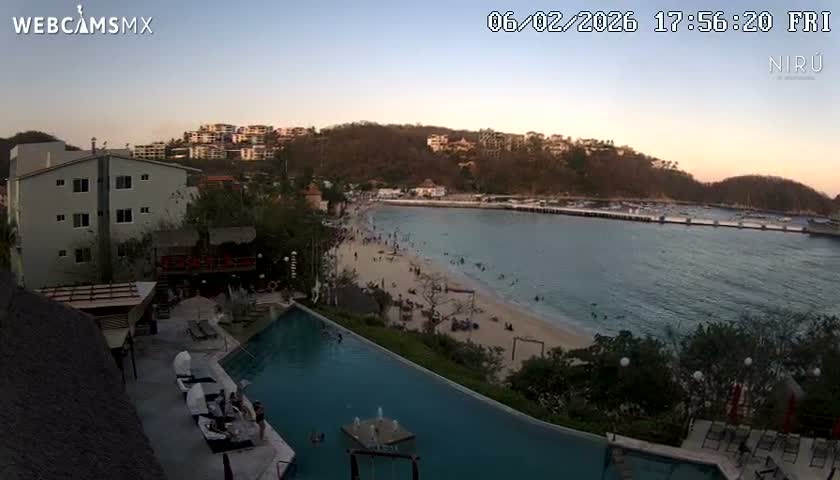 La Crucecita, Bahia Santa Cruz Huatulco Beach Live Cam - Santa Maria Huatulco, Oaxaca, Mexico