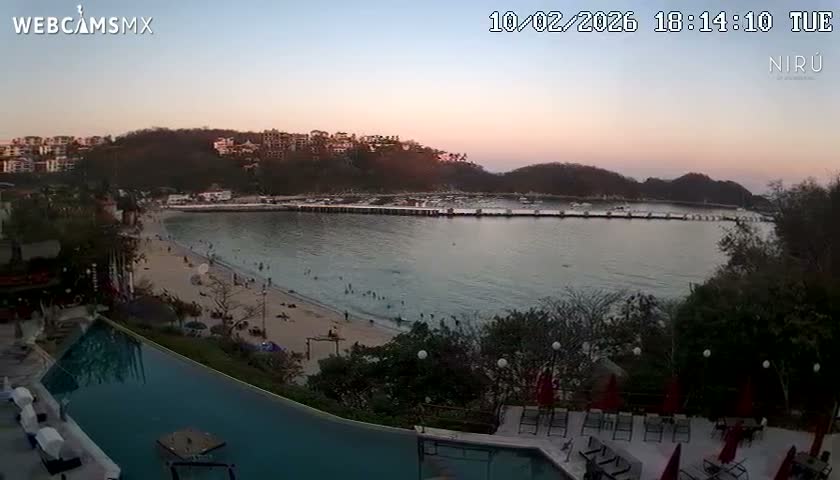 La Crucecita, Bahia Santa Cruz Huatulco Beach Live Cam - Santa Maria Huatulco, Oaxaca, Mexico