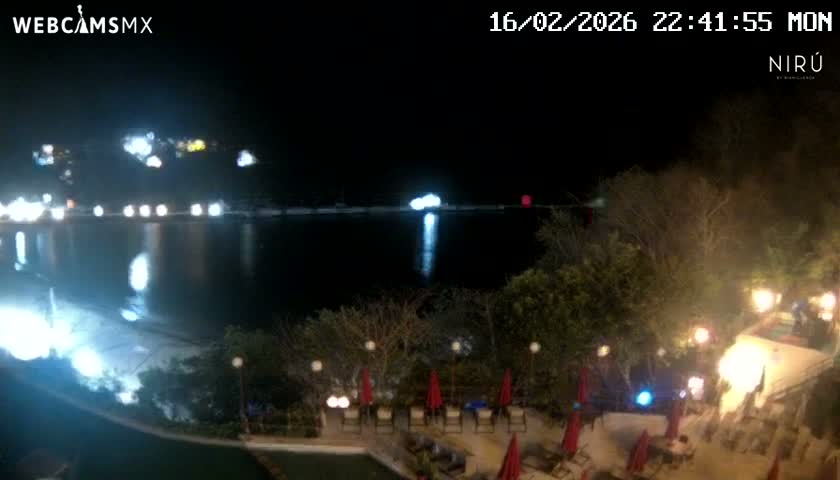 La Crucecita, Bahia Santa Cruz Huatulco Beach Live Cam - Santa Maria Huatulco, Oaxaca, Mexico
