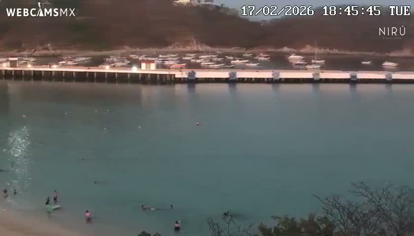 La Crucecita, Bahia Santa Cruz Huatulco Beach Live Cam - Santa Maria Huatulco, Oaxaca, Mexico
