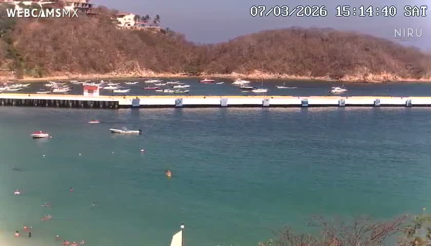La Crucecita, Bahia Santa Cruz Huatulco Beach Live Cam - Santa Maria Huatulco, Oaxaca, Mexico