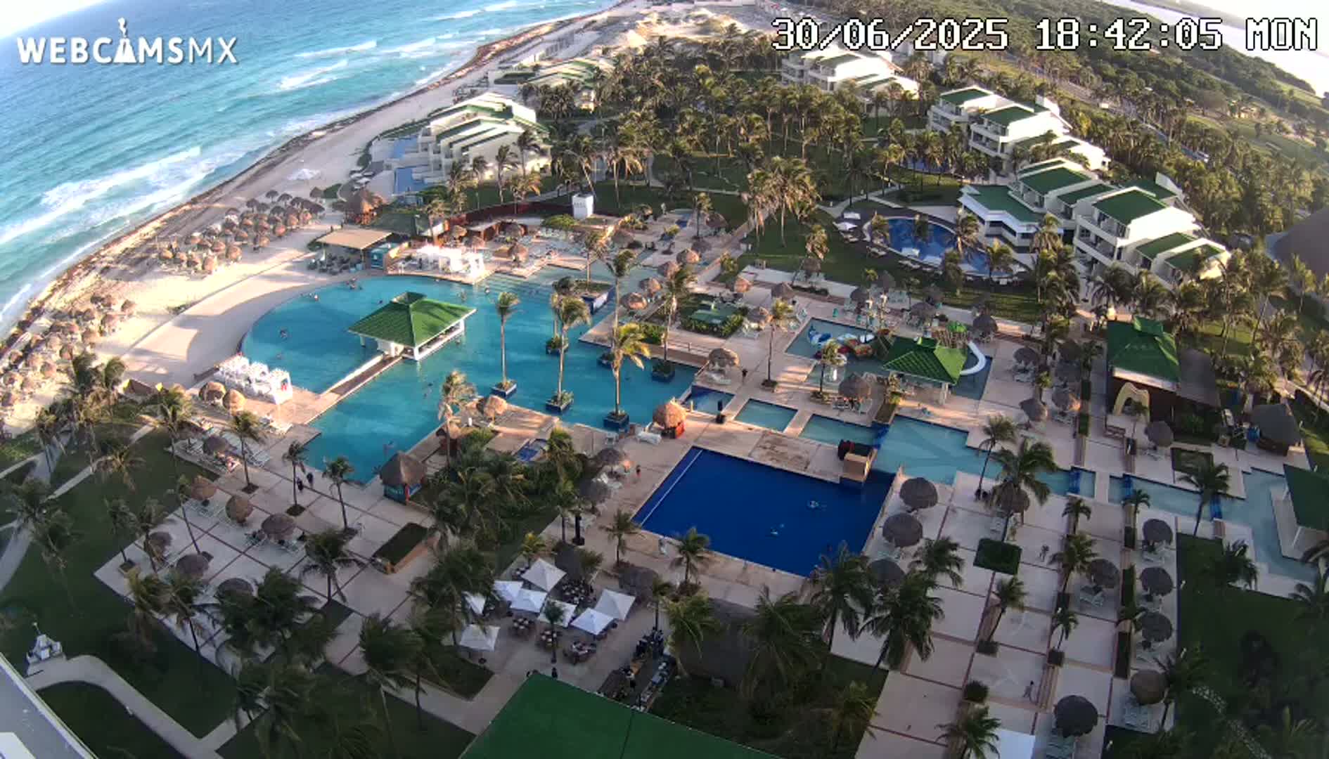 Cancún (Cancun) Playa Delfines Beach Live Cam - Benito Juarez, Quintana Roo, Mexico